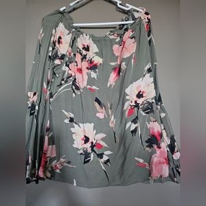 WHBM Long sleeve top with bell sleeves